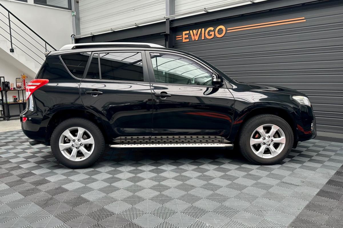 Toyota RAV4 - 2.2 D4D 150 LOUNGE 4X2